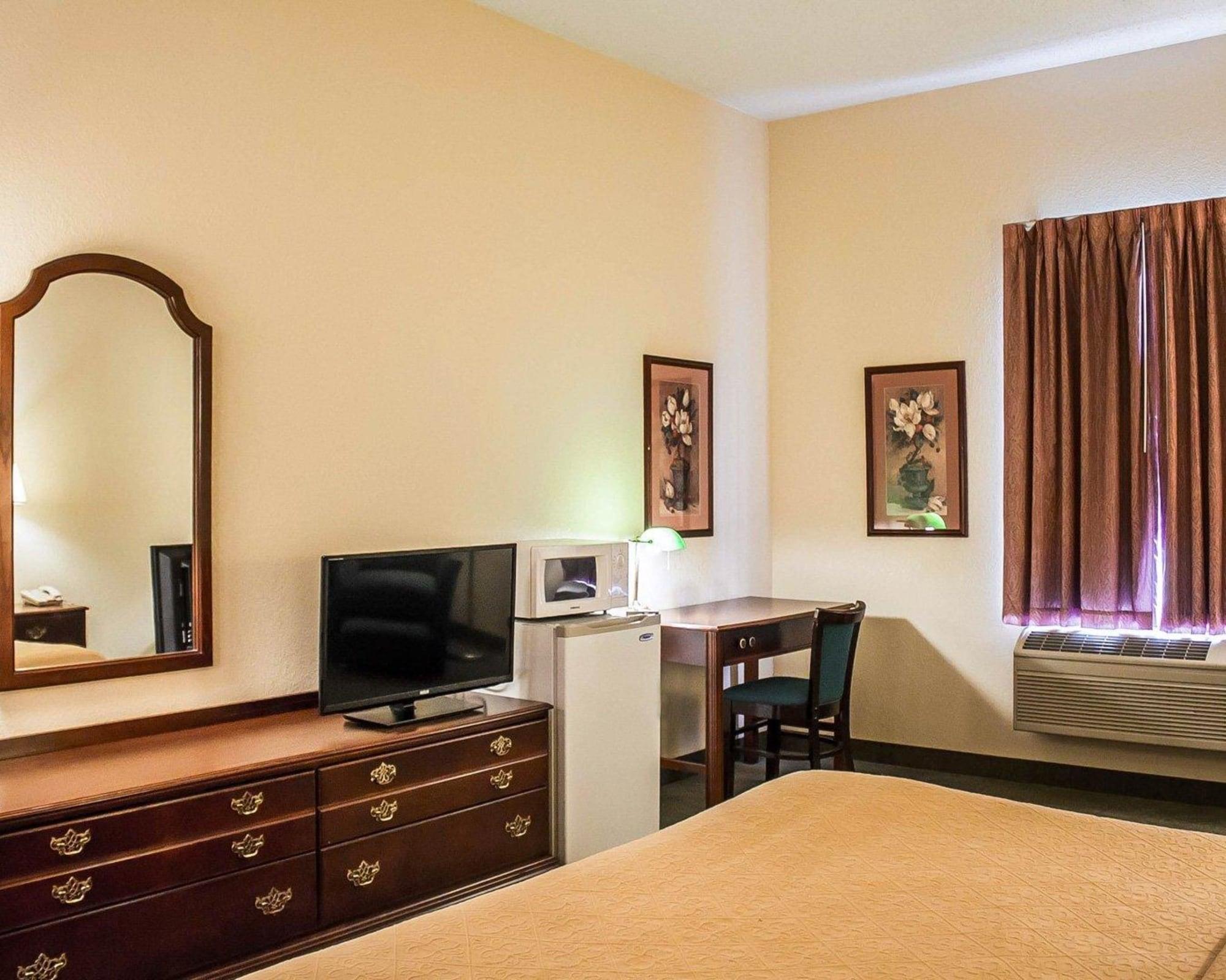 Quality Inn & Suites Bellville - Mansfield Dış mekan fotoğraf